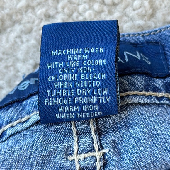 Avenue Boho Embroidered Cropped Jeans - Picture 11 of 12